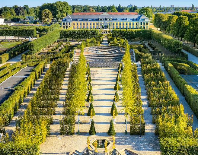 Gartentheater Lars Gerhardts Hero.jpg