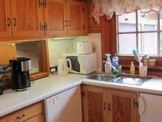 Kleine, gut ausgestattete Küche im Ferienhaus "Kleine Auszeit"