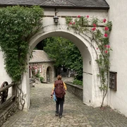 Couchflucht Sonnenpfad_Rosenbogen Burg Bilstein quer.png