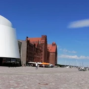 Sparkasse_Vorpommern_Hafenstrasse_im_Ozeaneum