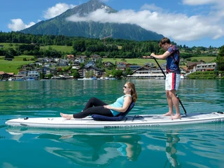 sup-paar-doppelsup-sitzen-spiez-faulensee-thunersee-sommer-1.jpg