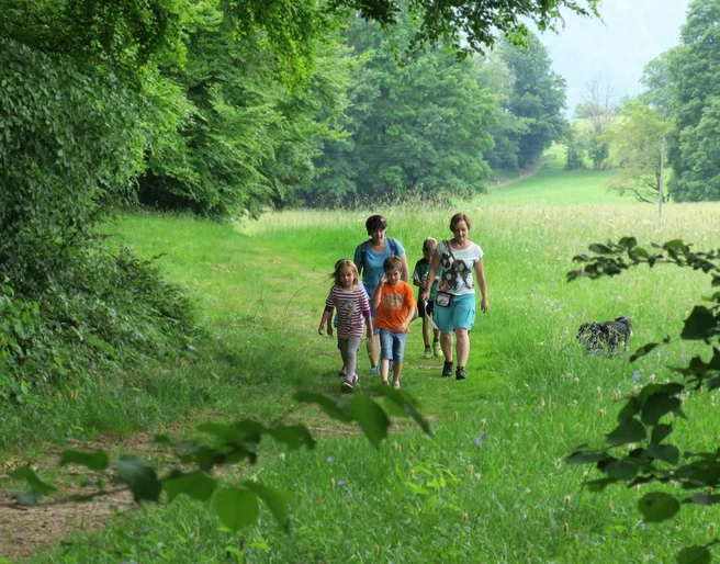 raetsel-trail-aeschi-familie-unterwegs.jpg
