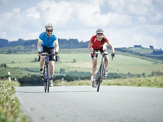 rennrad-paar c) paul-masukowitz Sauerland-Tourismus.jpg