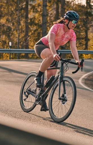 bikerin-rennrad c) Paul Masukowitz Sauerland-Tourismus.jpg