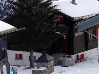 D8562