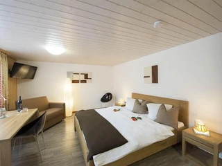 Doppelzimmer mit Mehr- und Bergsicht