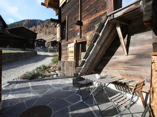 Sitzplatz vor der Wohnung