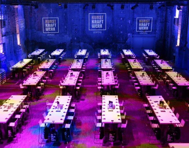 Meeting room Maschinenhalle with banquet seating at the event venue Kunstkraftwerk | Leipzig Convention Bureau  Tagungsraum Maschinenhalle in Bankettbestuhlung in der Eventlocation Kunstkraftwerk – präsentiert vom Leipzig Convention BureauMeeting room Maschinenhalle with banquet seating at the event venue Kunstkraftwerk – presented by the Leipzig Convention Bureau
