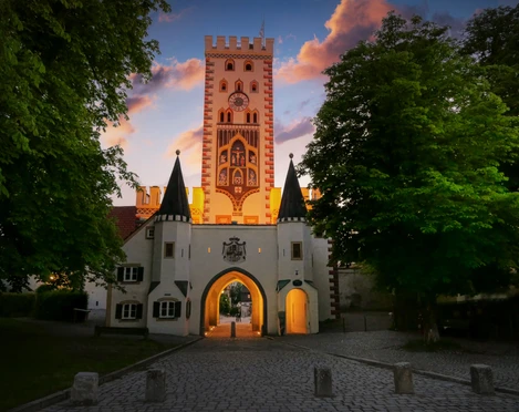Landsberg am Lech - Bayertor am Abend.jpg