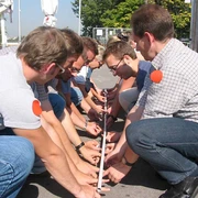 Teamspiel beim Teamparcours Teamspiel beim TeamparcoursTeam play on the team course