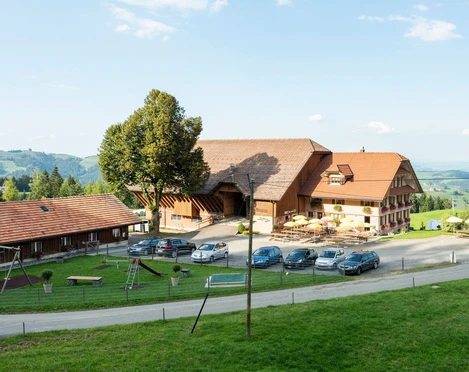 Das Holzwäge Beizli oberhalb vom Dorf Romoos im Napfgebiet