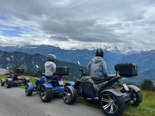 interlaken-quadtouren-fruehling-aktivitaet-aussicht-berge.jpg