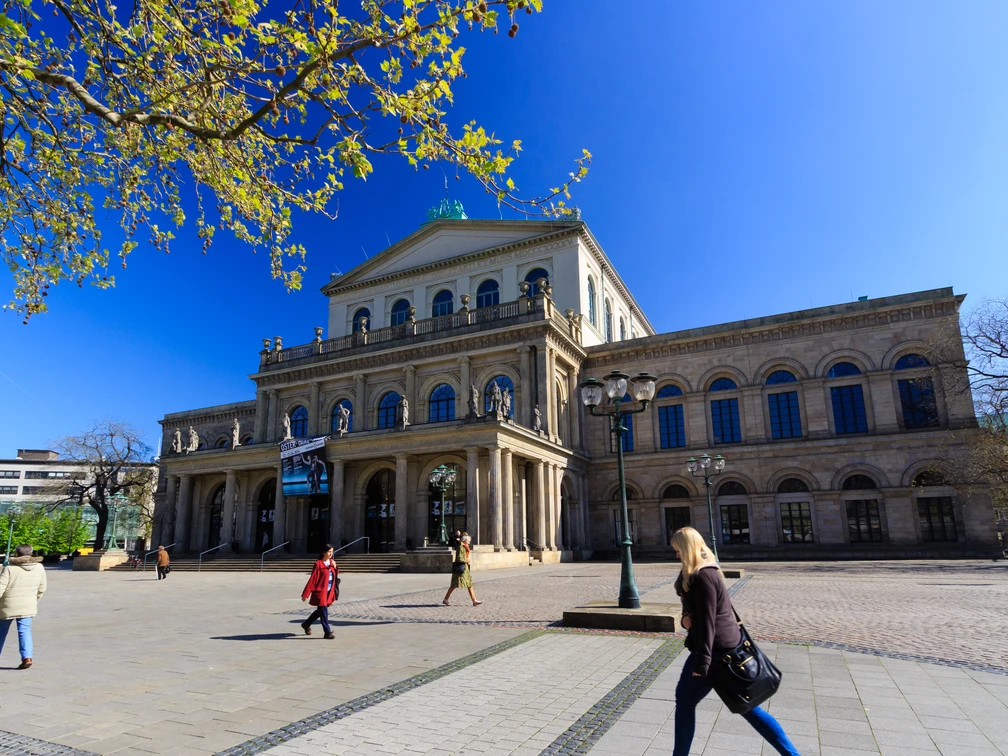 Staatsoper Hannover im Frühling - Lars Gerhardts.jpg