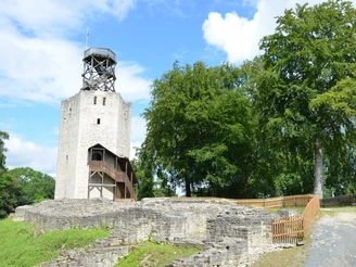 Aufgang zum Aussichtsturm Burgruine Lichtenberg