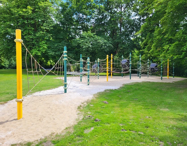 2_Mara Bartsch.jpg Niedrigseilgarten im Freibad Bürgerpark
