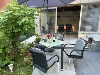 Terrasse mit Zugang zum Esszimmer