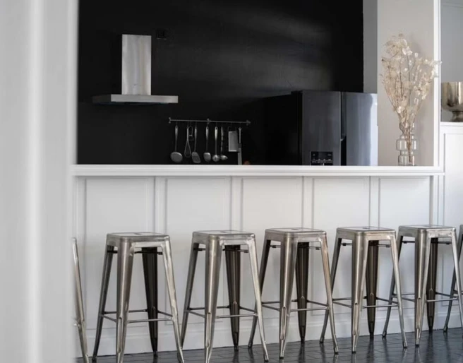 Kuechenstudio.jpg Küchenstudio mit BarhockernKitchen studio with high chairs