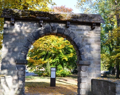 Infostele Vöppstedter Friedhof in Salzgitter-Bad