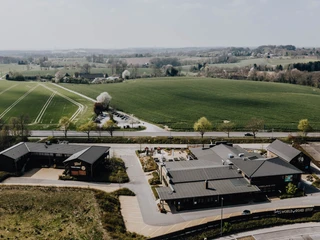 Gelände vom Road Stop in Mettmann Luftbild des Road Stop in Mettmann, umgeben von weitläufigen Feldern und einer Landstraße.