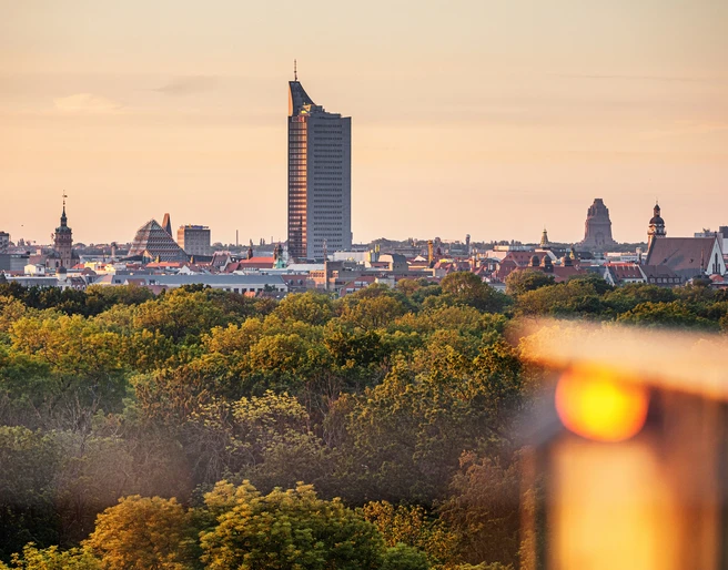 Ihre Tagung & Konferenz in Leipzig: Blick vom Wackelturm im Rosental über die Stadt Tagung & Konferenz Leipzig Convention: Blick vom Wackelturm im Rosental über die StadtMeeting & conference Leipzig convention: View over the city from the "Wackelturm" viewing platform in Rosental Park