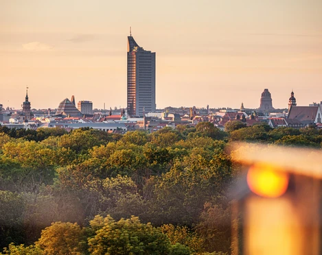 Your meeting & conference in Leipzig: View over the city from the "Wackelturm" viewing platform in Rosental Park Tagung & Konferenz Leipzig Convention: Blick vom Wackelturm im Rosental über die StadtMeeting & conference Leipzig convention: View over the city from the "Wackelturm" viewing platform in Rosental Park