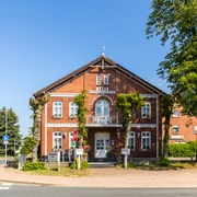 Bispingen_Schumanns_Gasthaus_außen_ccbysa_tl_20240521-2.jpg