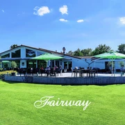 FAIRWAY_07.png Außenansicht des Restaurant Fairway mit Terrasse