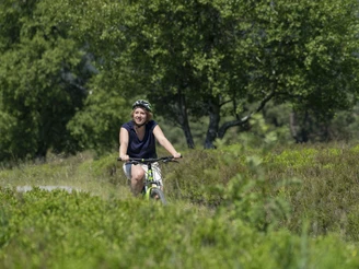Bikerin auf einer Genussradeltour Bikerin auf einer Genussradeltour