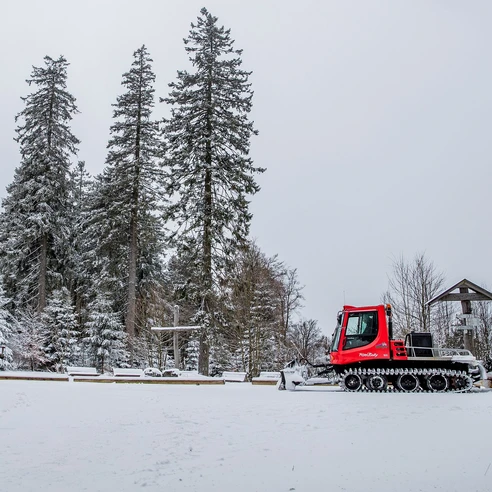 Loipengerät an der großen Grube in Willingen  Loipengerät an der großen Grube in Willingen