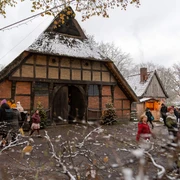 historischer-weihnachtsmarkt-bad-zwischenahn-bauernhaus.jpg
