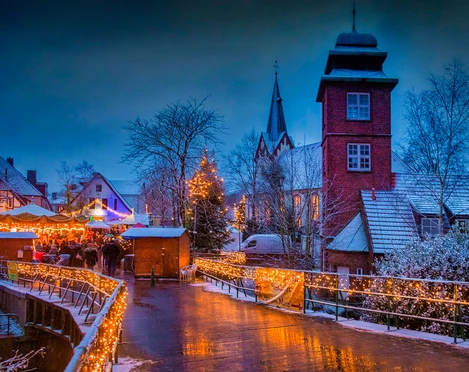 Weihnachtsmarkt im Schnee