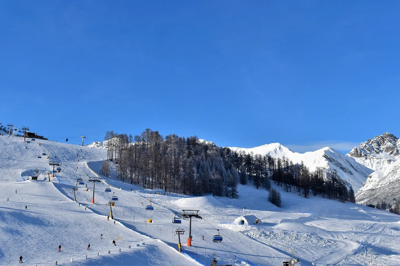 ski-slope-3901020_1280.jpg