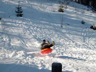 snow-tubing-93024_1280.jpg