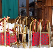 sleds-81386_1920.jpg
