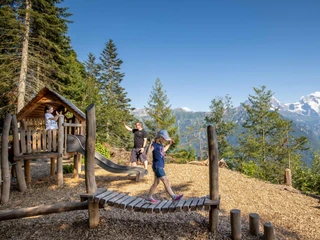 spielplatz-harder-kulm-kinder-familie-eiger-moench-jungfrau.jpg