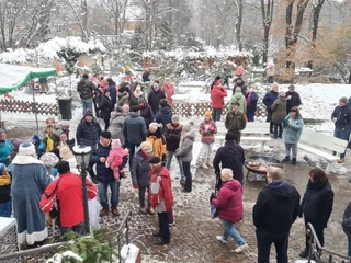 Weihnachtsmarkt in Dahlen mit Feuer und Bastelecke.jpg Weihnachtsmarkt in Dahlen mit Feuer und Bastelecke