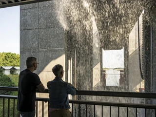 Guided tour of the Scharnebeck ship lift Führung im Schiffshebewerk ScharnebeckGuided tour of the Scharnebeck ship liftVisite guidée de l'ascenseur à bateaux de ScharnebeckRondleiding door de scheepslift van ScharnebeckGuidet tur i Scharnebeck skibselevator