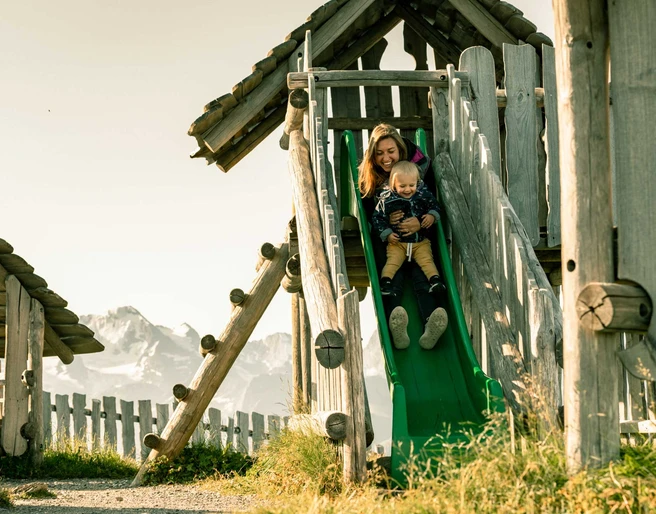 spielplatz-niesendoerfli-rutschbahn-mutter-kind-2.jpg