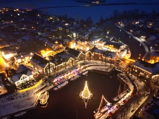 Schwimmender Weihnachtsbaum Schwimmender Weihnachtsbaum