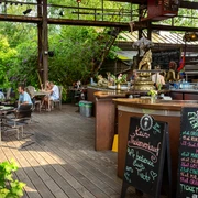 Biergarten Elmores