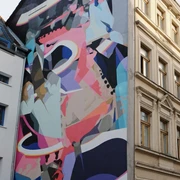 Mural Abstrakte farbenfrohe Graffiti-Kunstwerke bedecken die Fassade eines mehrstöckigen Hauses, Köln.Abstract, colorful graffiti artwork covers the façade of a multi-story building in Cologne.