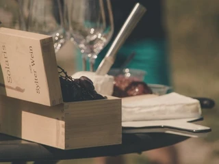 Bike u Wine_Keitum Weinberg Deko_c_Wein Erlebnistouren Sylt.jpg