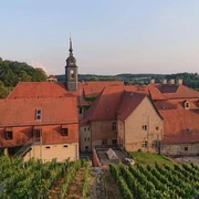 Inmitten der Schlossanlage befindet sich unser Café.