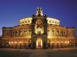 Die Semperoper bei Nacht
