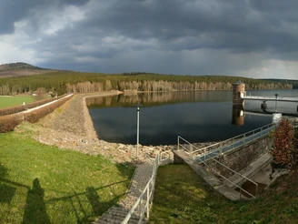 Talsperre Cranzahl mit Berg Bärenstein