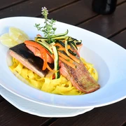 Fischgericht bei Malek's Café Daheim