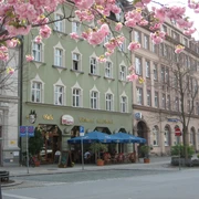 am Bautzener Postplatz gründerzeitliches Cafe Marx mit Konditorei und Frühstücksangebot