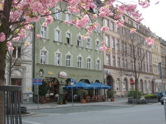 am Bautzener Postplatz gründerzeitliches Cafe Marx mit Konditorei und Frühstücksangebot