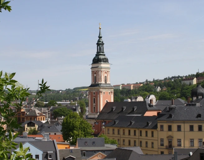 Blick auf die Stadtkirche St. Marien und das Untere Schloss Greiz