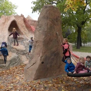 Vulkanspielplatz "Fred Porphyrstein" Geopark Röcknitz